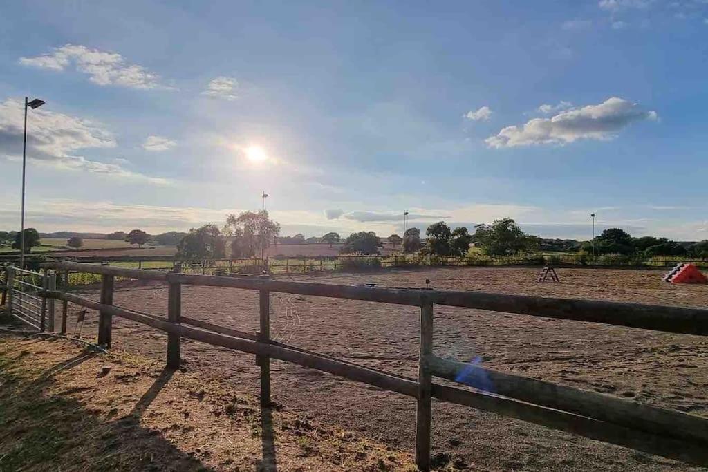Appartement Hillfields Farm Barn - A Rural Equestrian Escape à Coventry Extérieur photo